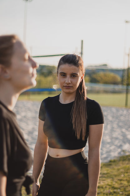 Crop top manga curta mulher